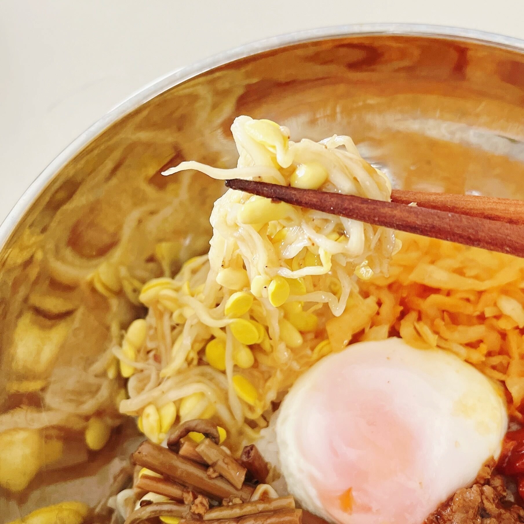 セブン-イレブンのオススメの新商品「温玉ビビンバ丼」