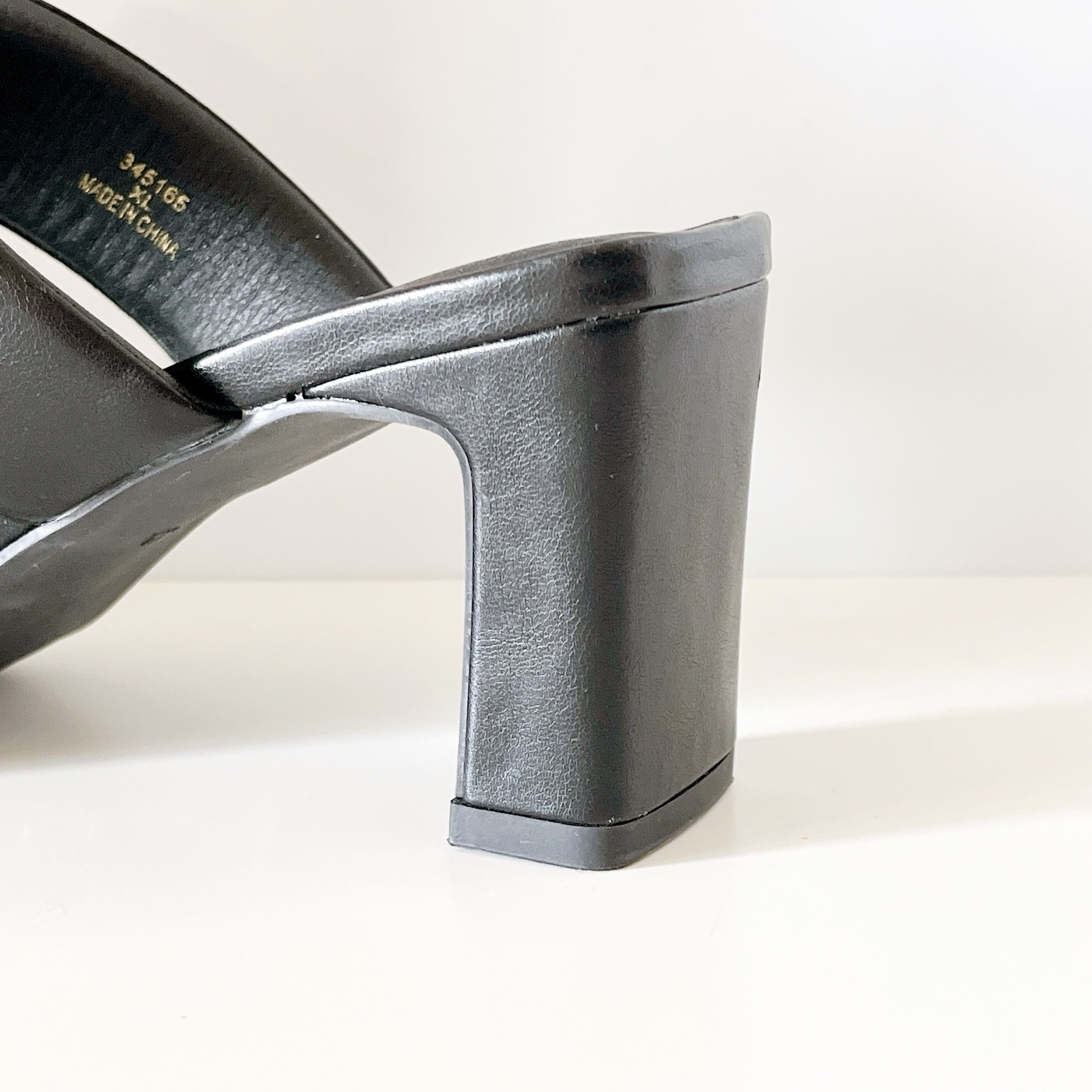 GU〈ジーユー〉のおすすめのファッションアイテム「パフィーヒールミュール+X」