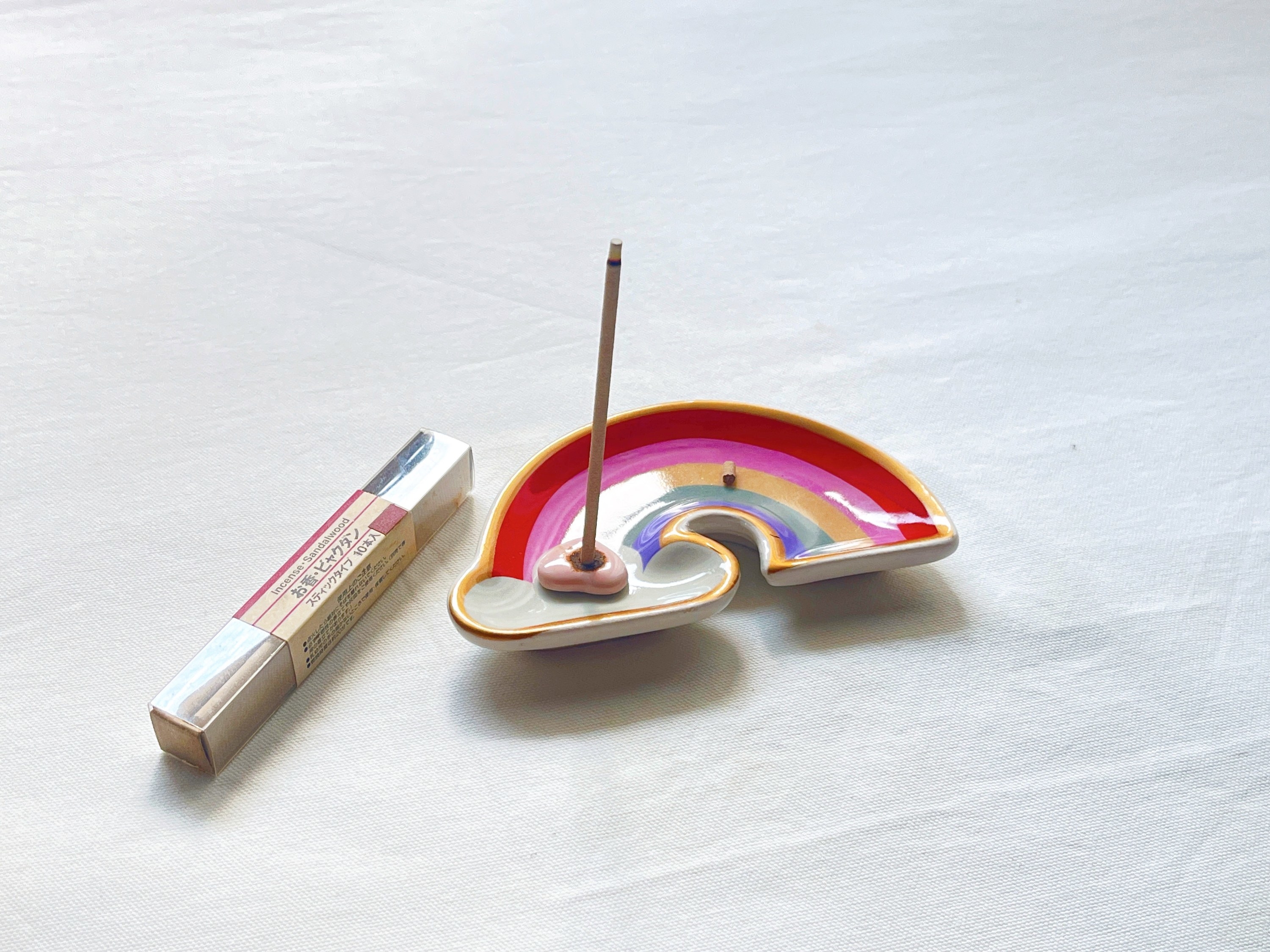 フライングタイガー（Flying Tiger Copenhagen）のオススメのレインボーグッズ「トレー」