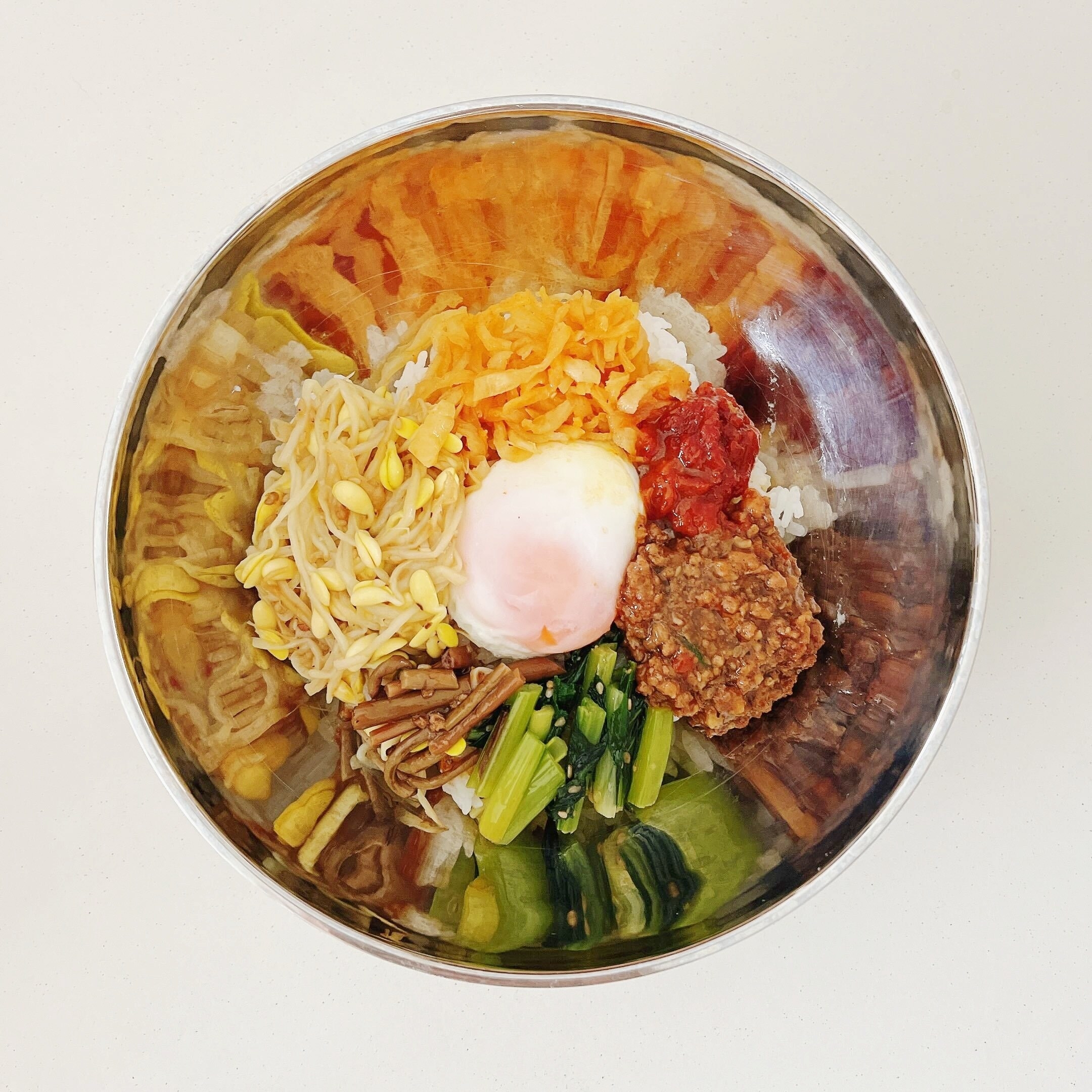 セブン-イレブンのオススメの新商品「温玉ビビンバ丼」