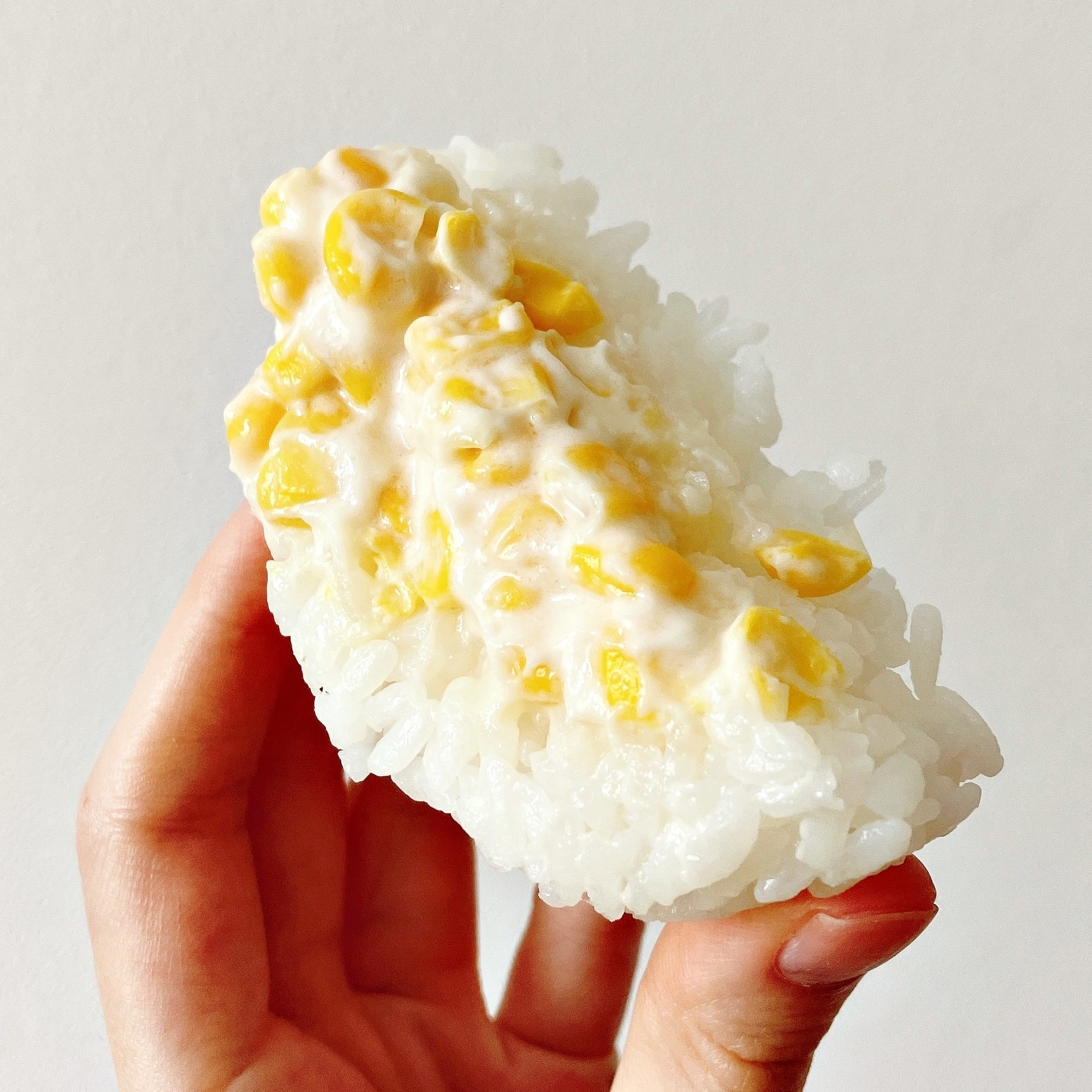 FamilyMart(ファミリーマート)のおすすめおにぎり「コーンマヨネーズ寿司」