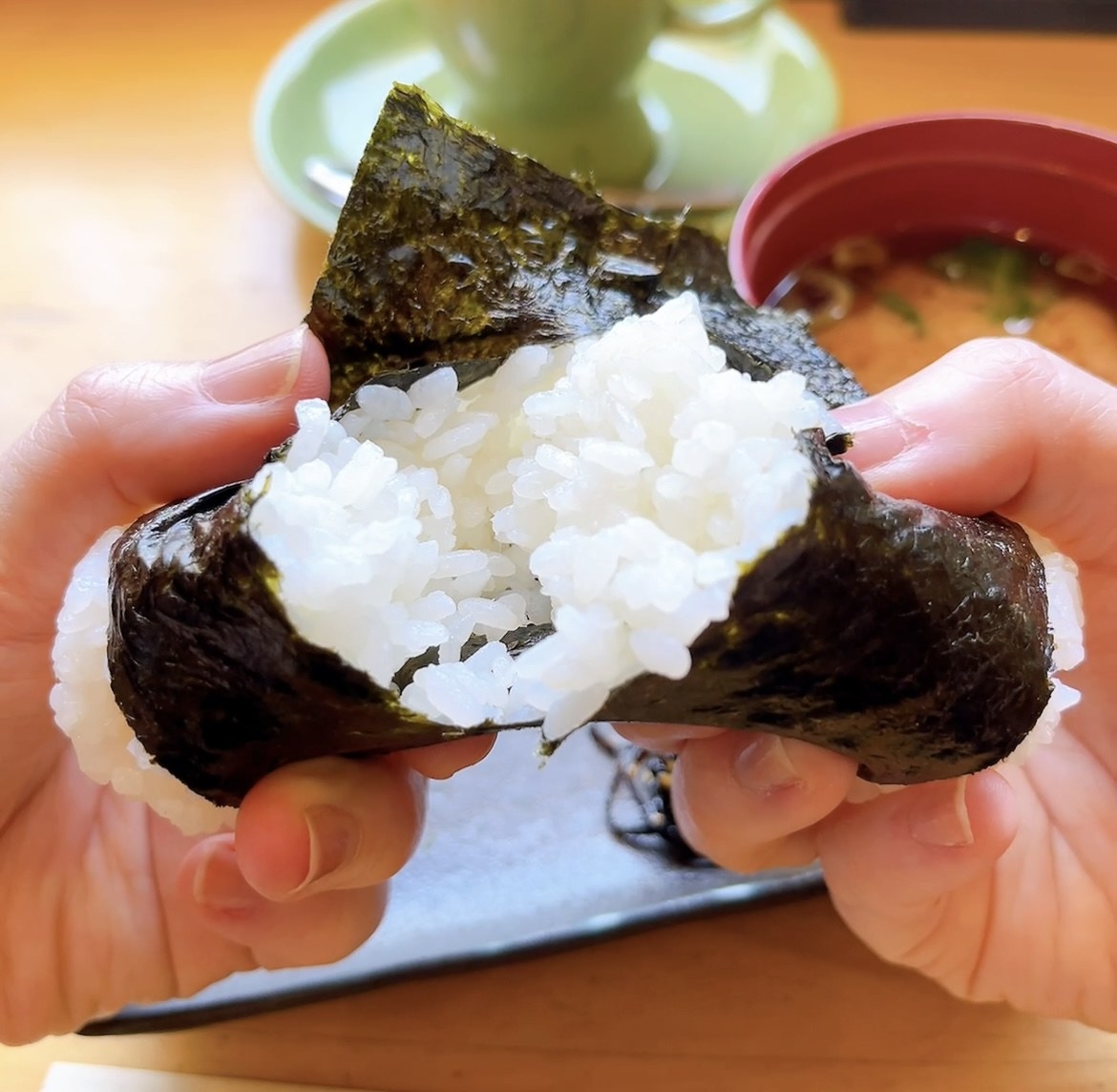 「コメダ和喫茶 おかげ庵」おすすめのモーニング「おにぎりセット」