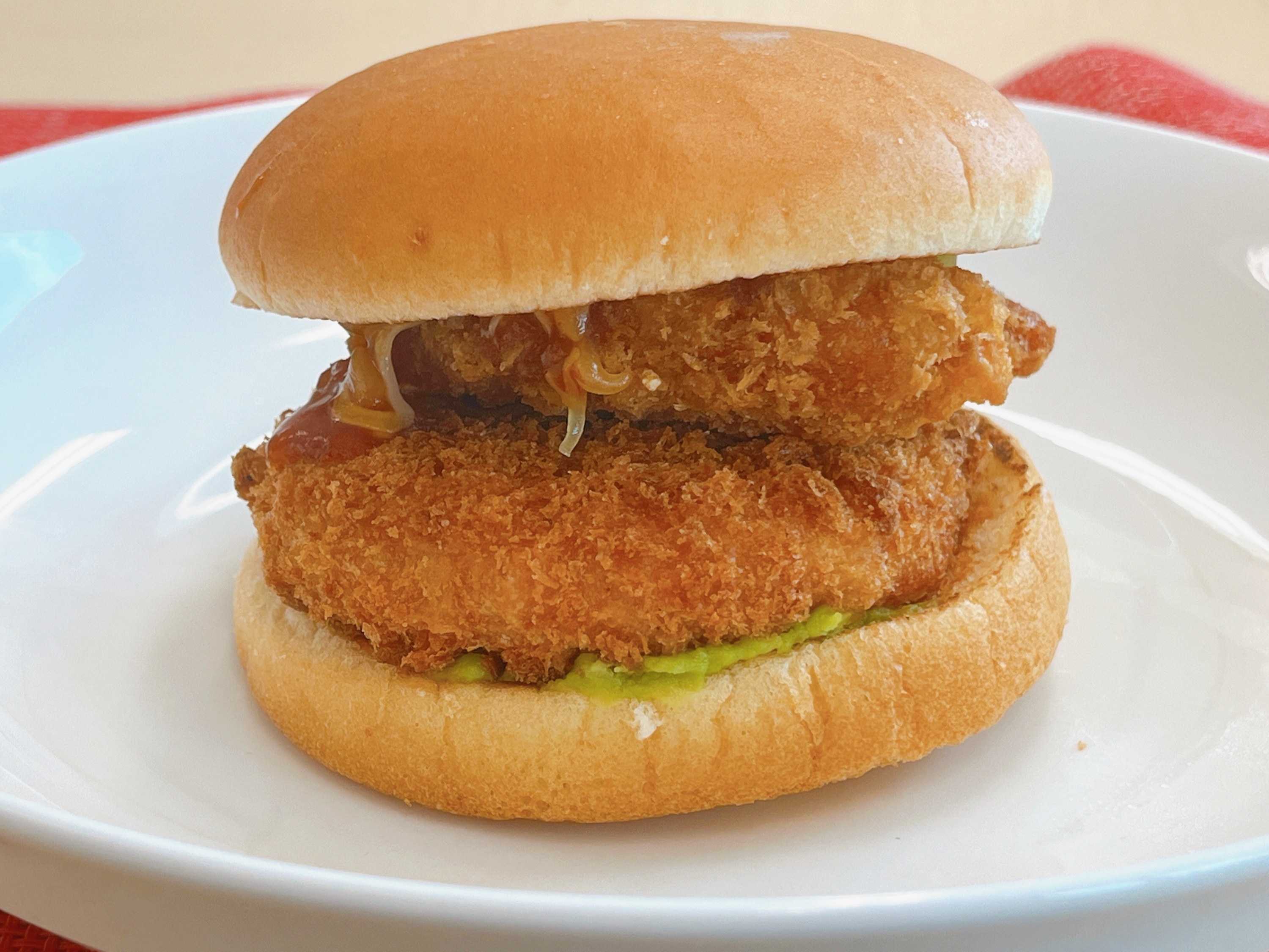 LOTTERIA（ロッテリア）のオススメの期間限定メニュー「夏のよくばりエビづくしバーガー」