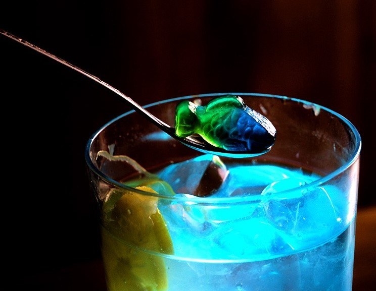 Z世代に挑戦状…!? 焼肉屋さんが開発した「狂気の“映え”サワー」がもはや修行。この一杯にあなたは耐えられる？