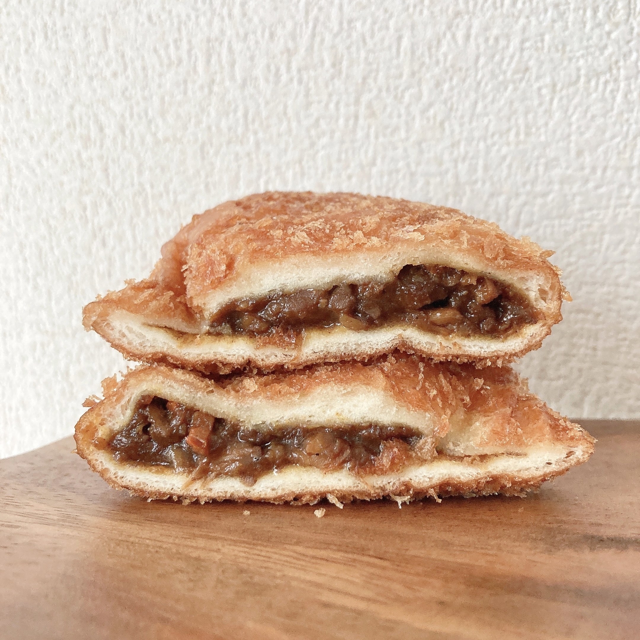 LAWSON（ローソン）のオススメのパン「ケモノ肉カレーパン」