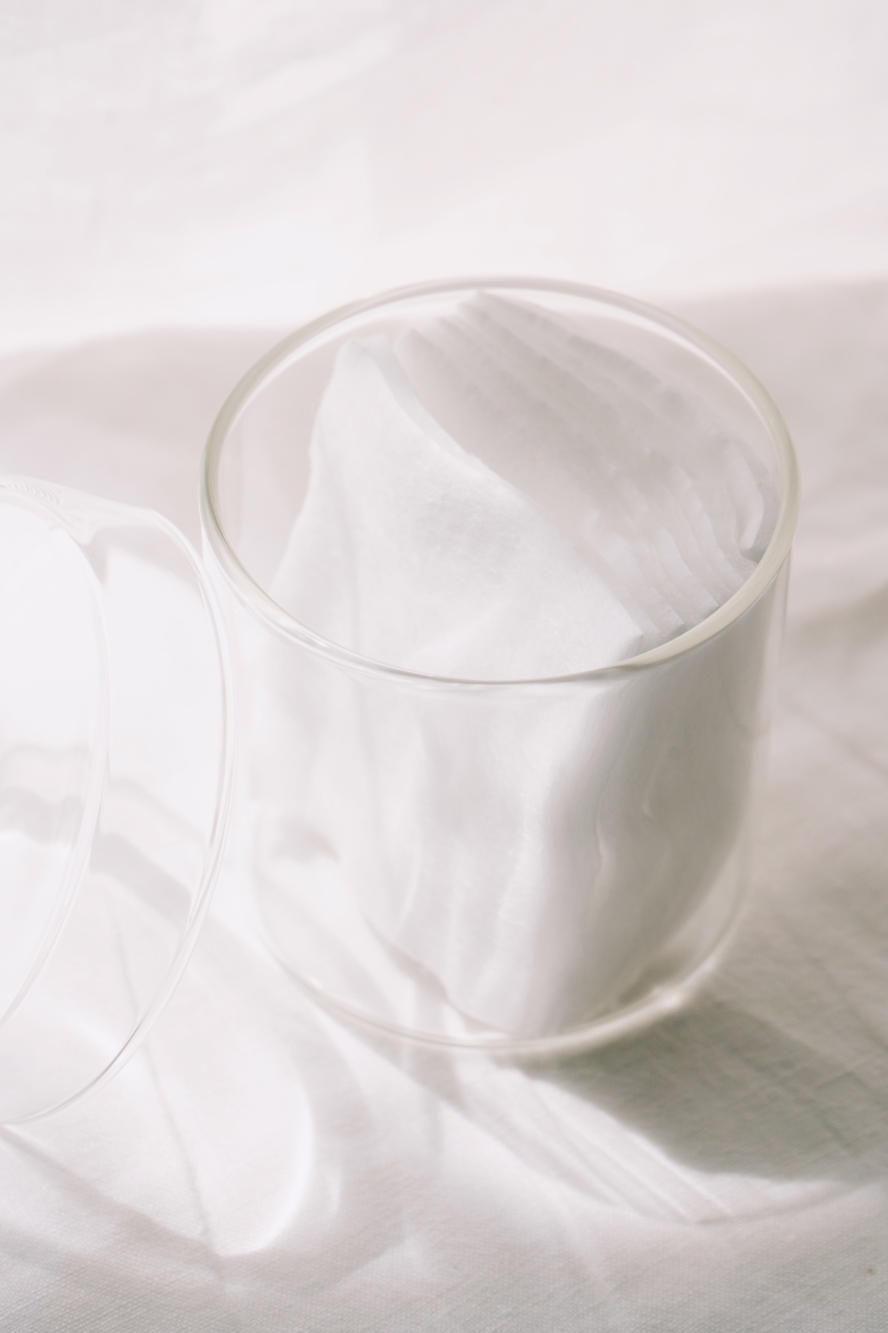 3COINSのおすすめ雑貨「【KonMari×3COINS】蓋付ガラスラウンド収納:小サイズ」