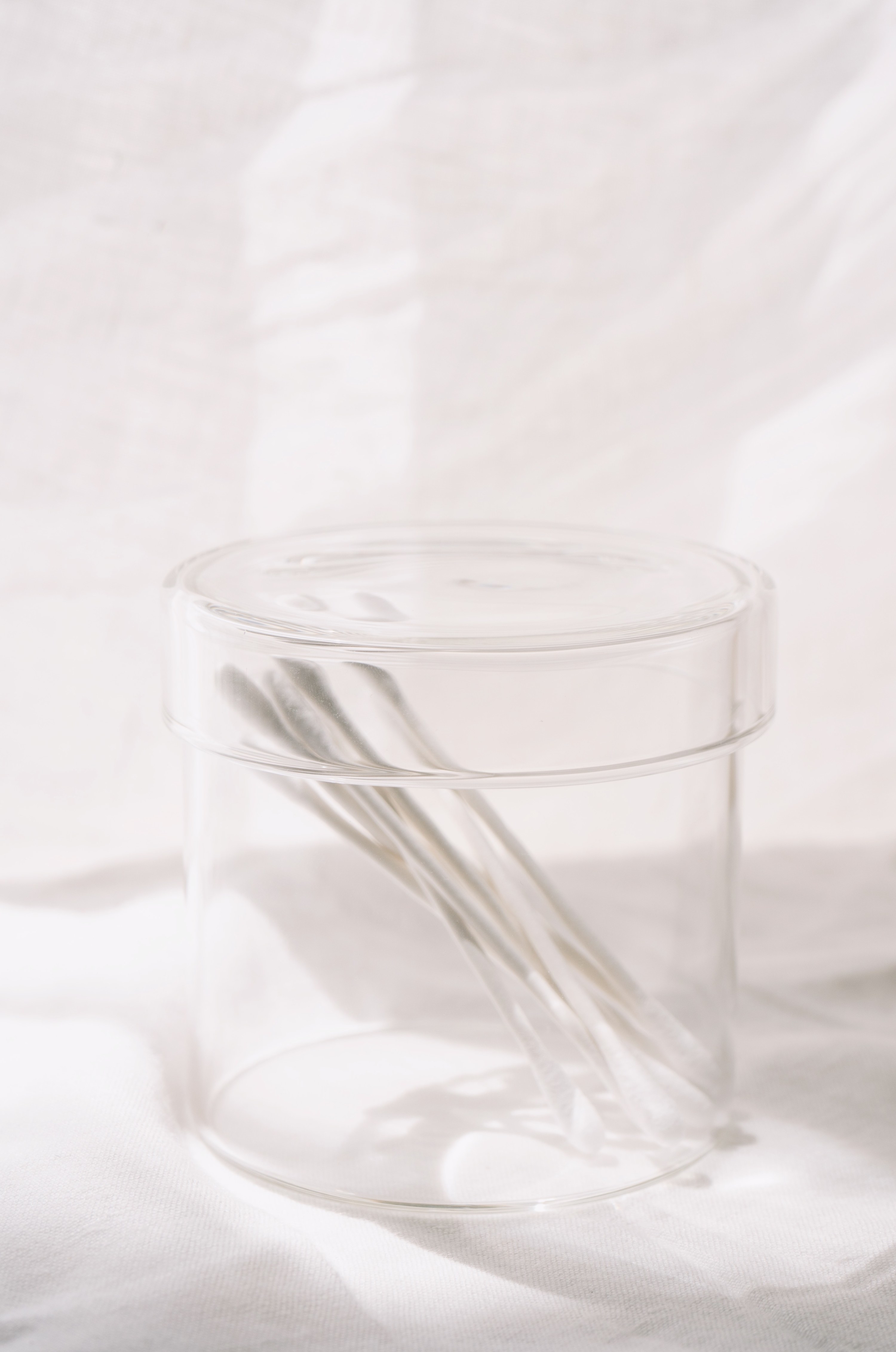 3COINSのおすすめ雑貨「【KonMari×3COINS】蓋付ガラスラウンド収納:小サイズ」