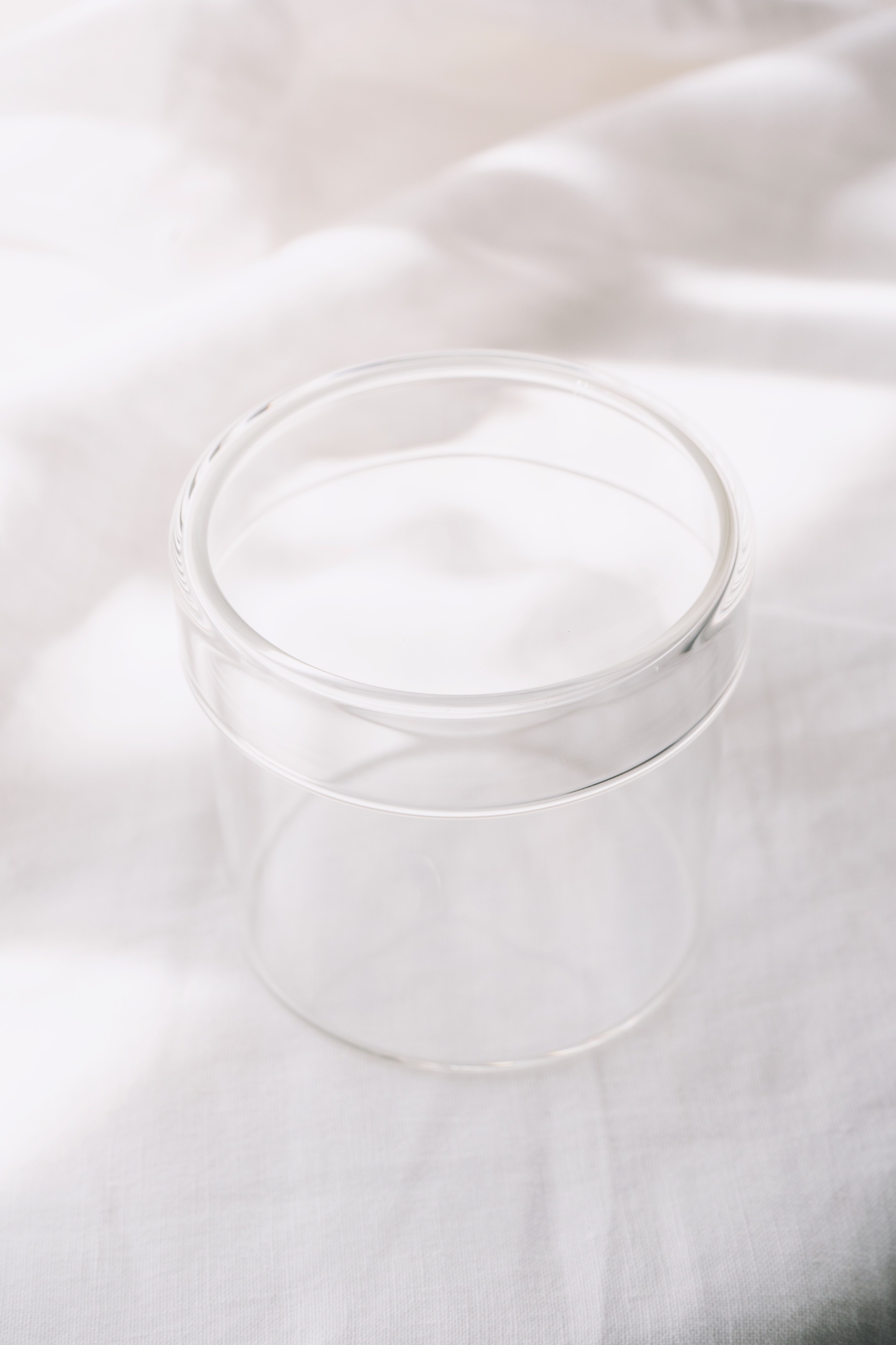 3COINSのおすすめ雑貨「【KonMari×3COINS】蓋付ガラスラウンド収納:小サイズ」