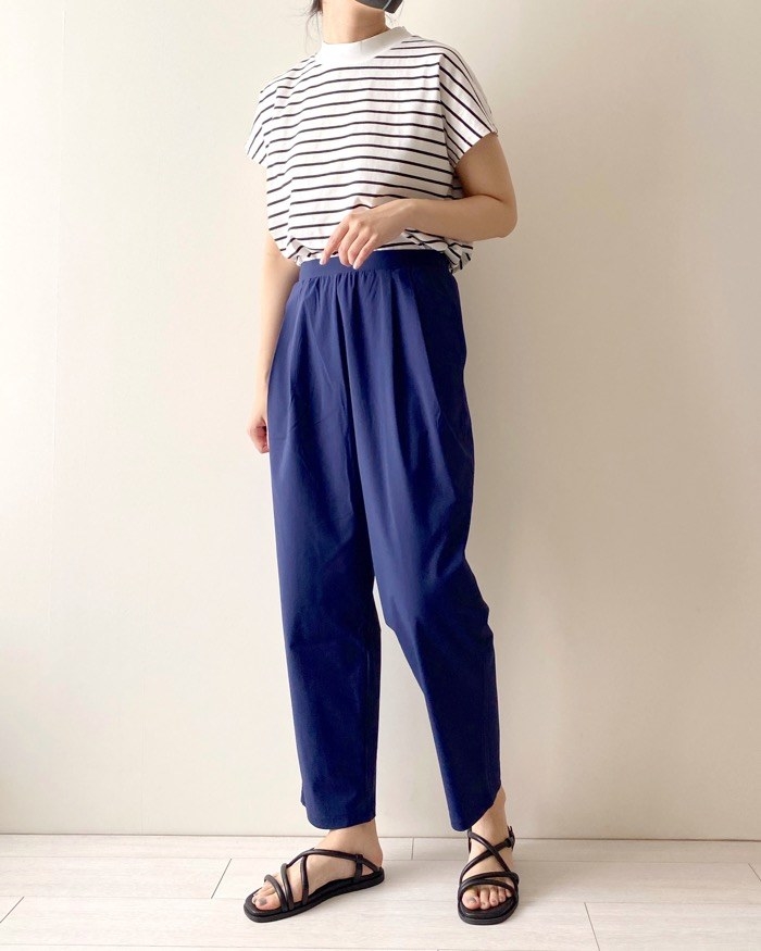 UNIQLO(ユニクロ)のおすすめパンツ「ナイロンウルトラストレッチテーパードパンツ」