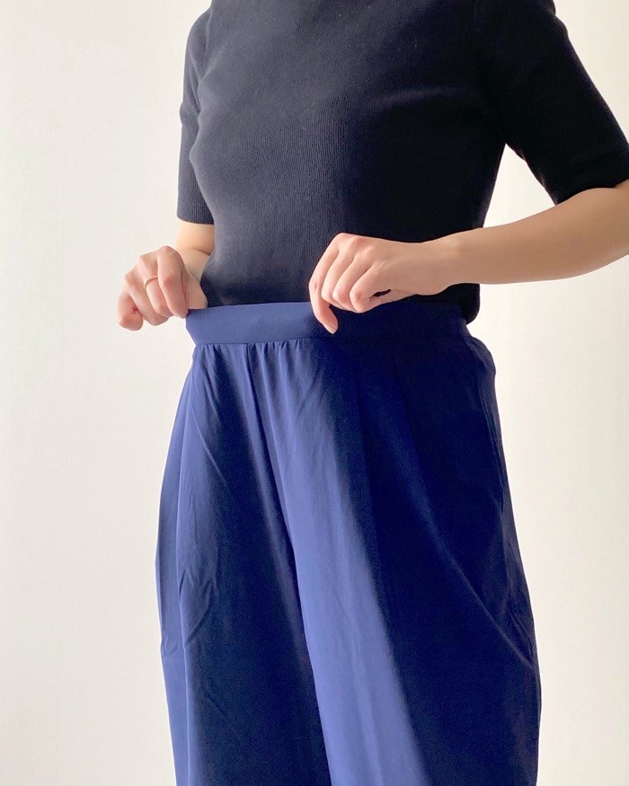 UNIQLO(ユニクロ)のおすすめパンツ「ナイロンウルトラストレッチテーパードパンツ」