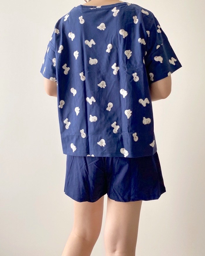 GU（ジーユー）のオススメのルームウェア「ラウンジセット（半袖＆ショートパンツ）（ドッグ）OSB＋EC」のコーディネート