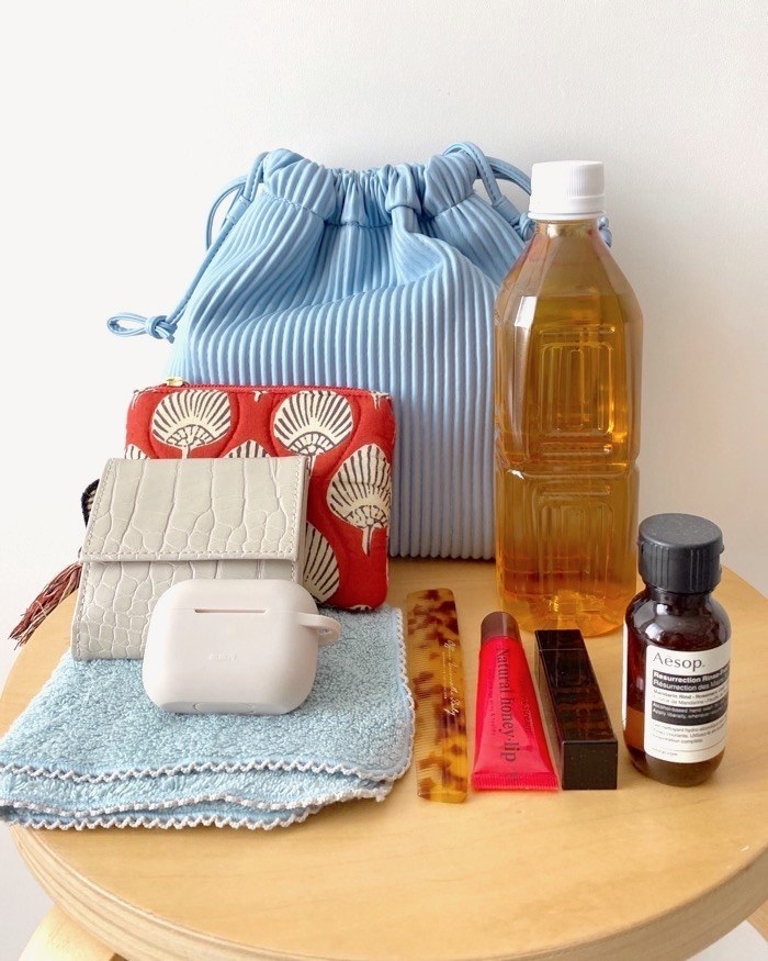 GU(ジーユー)のおすすめバッグ「プリーツドローストリングミニバッグ+X」