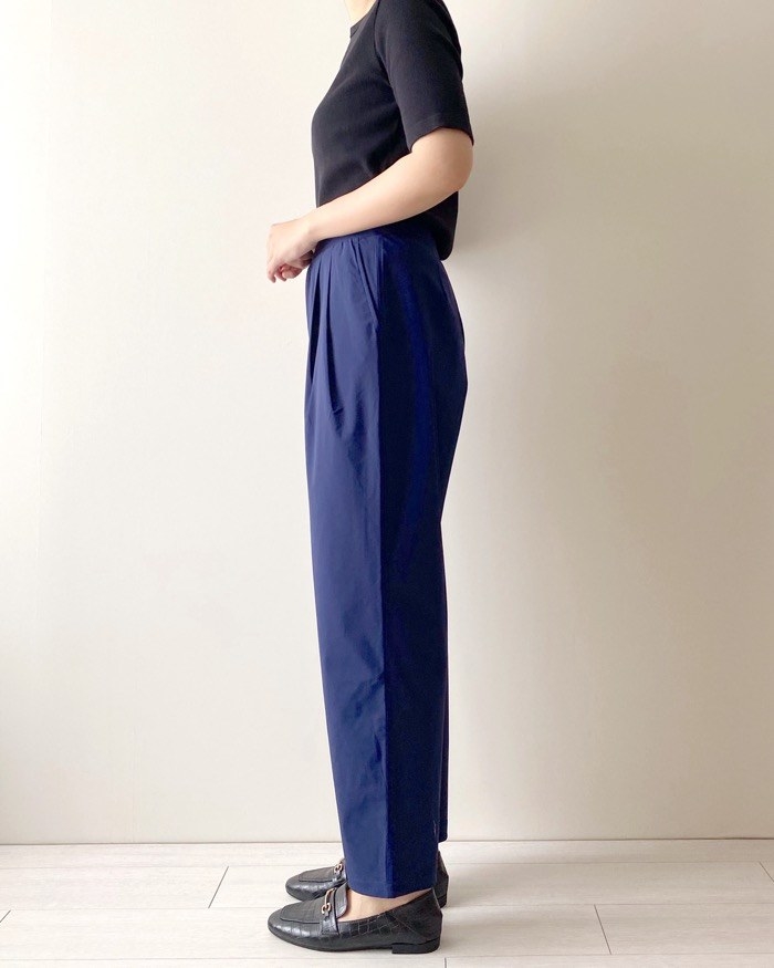 UNIQLO(ユニクロ)のおすすめパンツ「ナイロンウルトラストレッチテーパードパンツ」