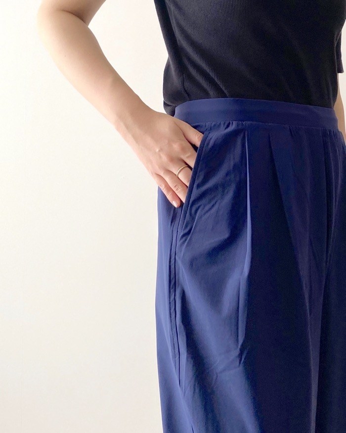 UNIQLO(ユニクロ)のおすすめパンツ「ナイロンウルトラストレッチテーパードパンツ」