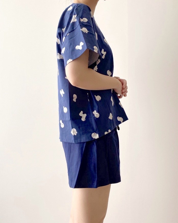 GU（ジーユー）のオススメのルームウェア「ラウンジセット（半袖＆ショートパンツ）（ドッグ）OSB＋EC」のコーディネート