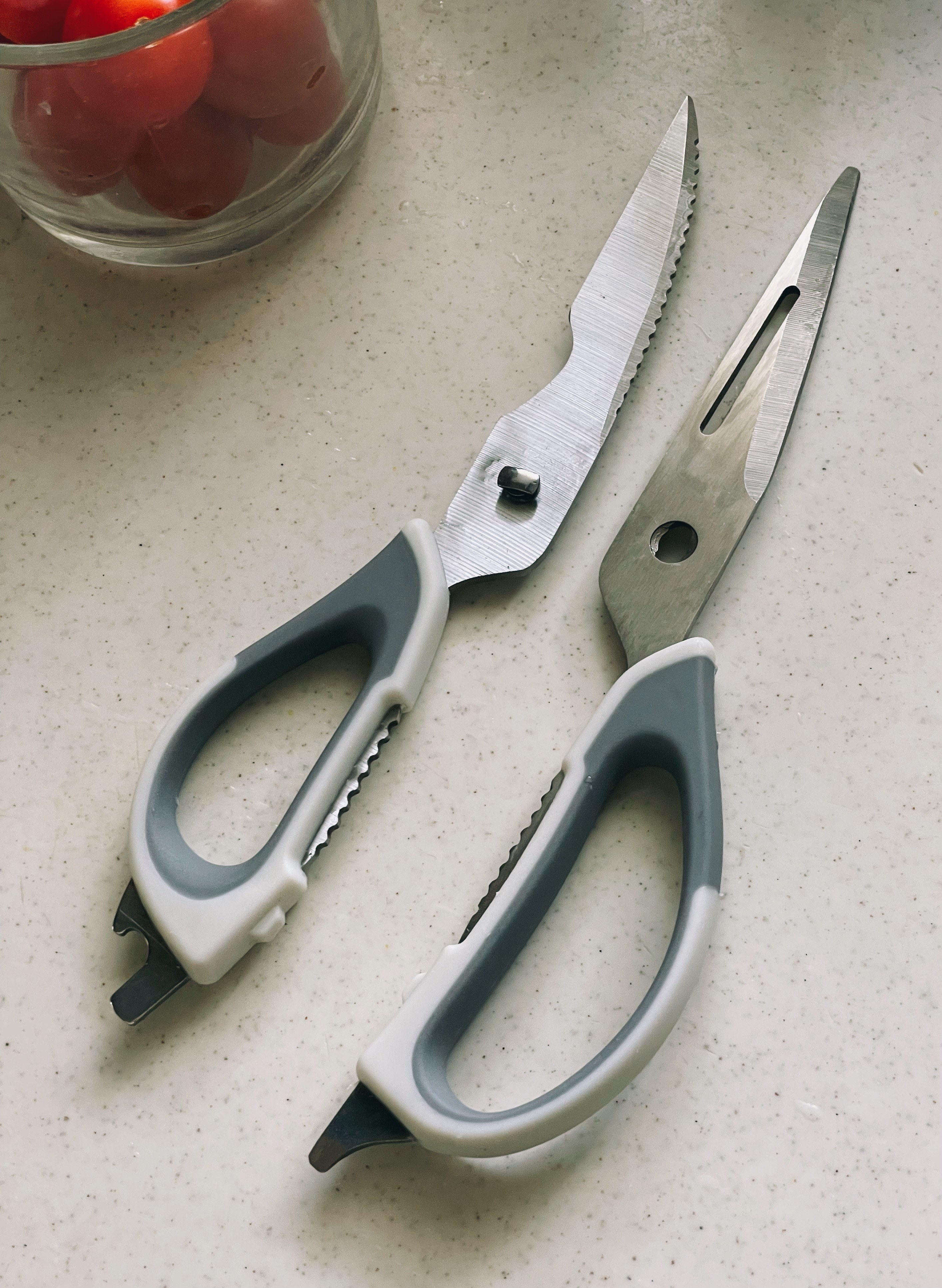 スリコのオススメキッチングッズ「≪分解できる!≫ケース付キッチンバサミ」