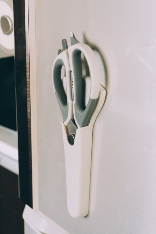 スリコのオススメキッチングッズ「≪分解できる!≫ケース付キッチンバサミ」