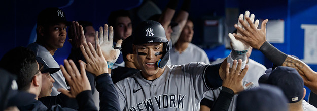 Aaron Judge expertly photobombed a pregame dugout report