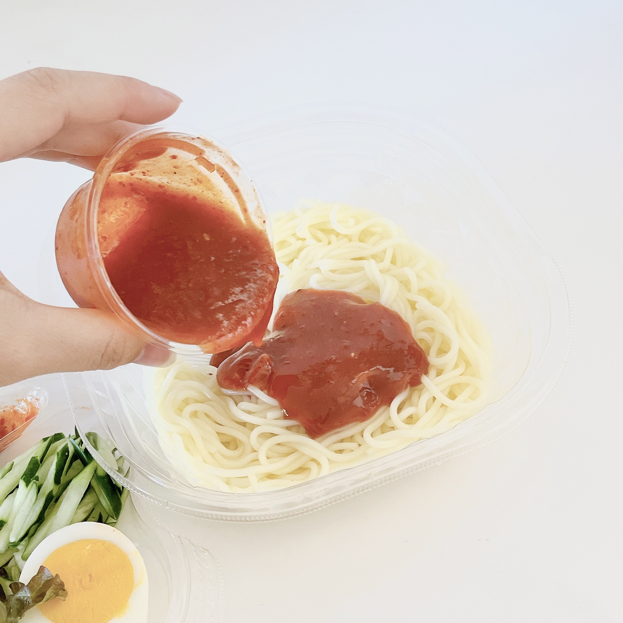 セブン-イレブンのおすすめのフード「ビビン冷麺」