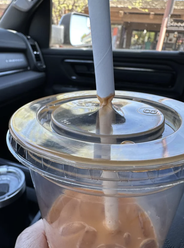 straw being pinched in the lid&#x27;s hole