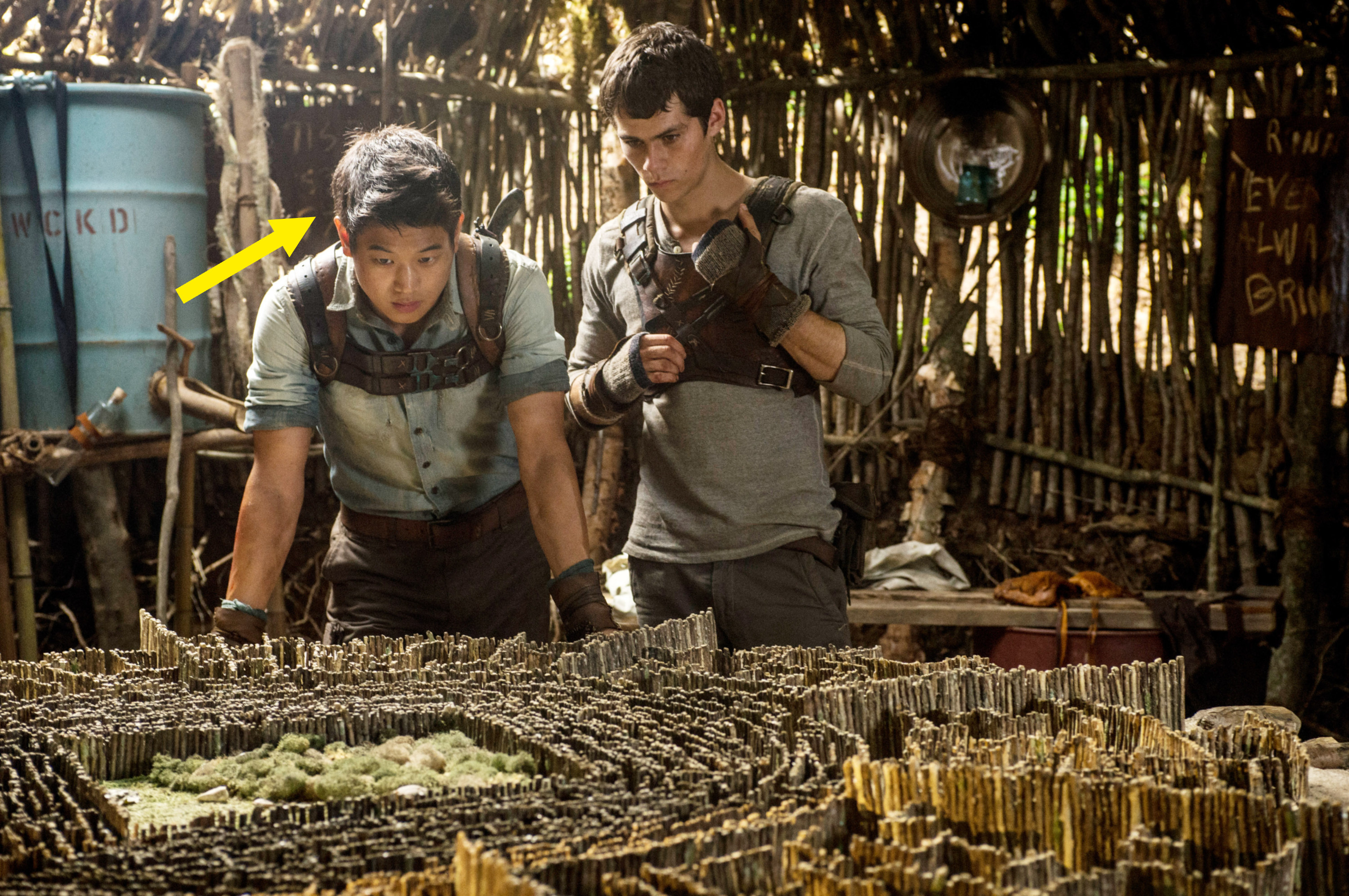 Ki Hong Lee and Dylan O'Brien in The Maze Runner