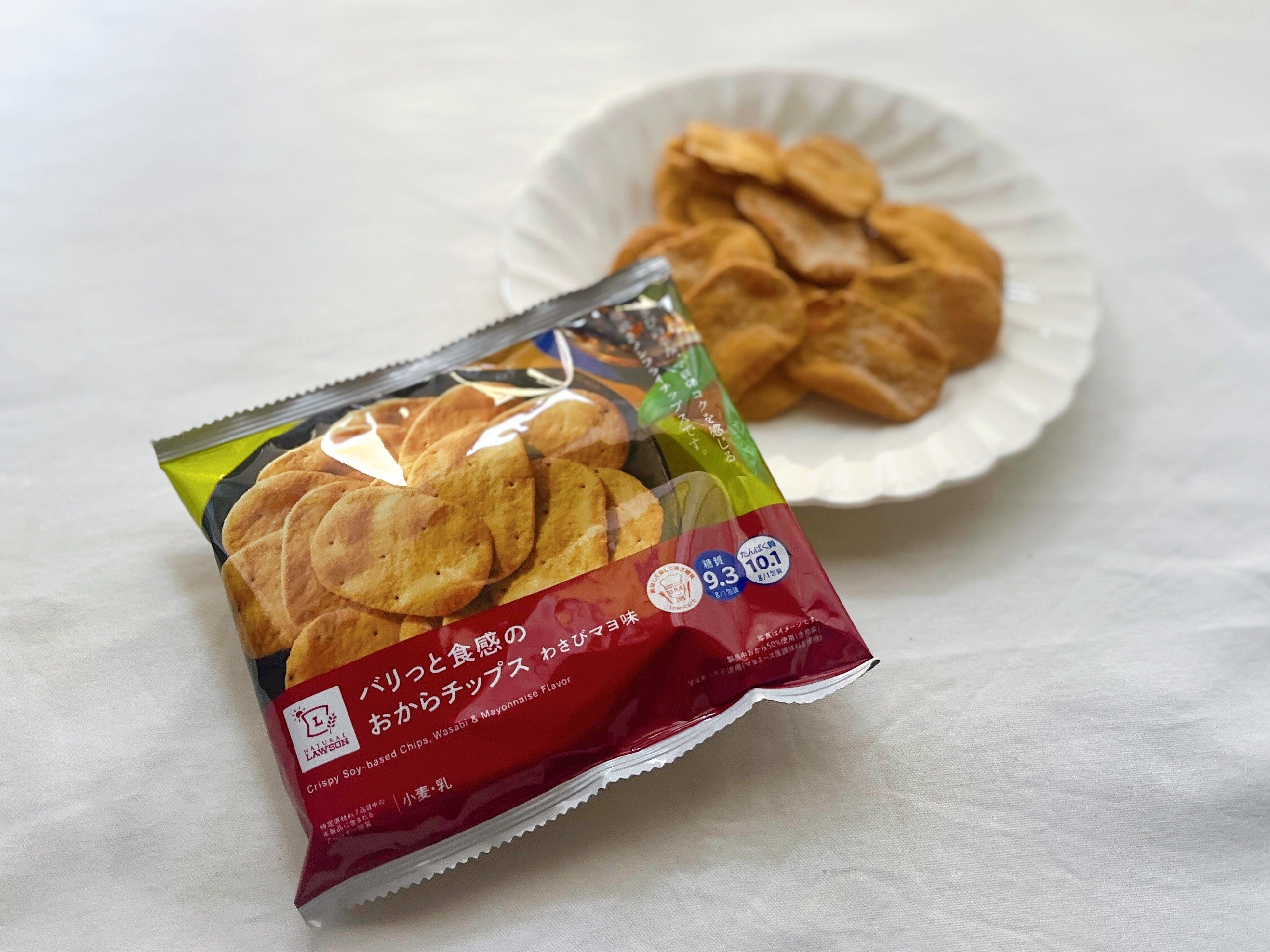 LAWSON（ローソン）のオススメのお菓子「バリっと食感のおからチップス わさびマヨ味 32g」