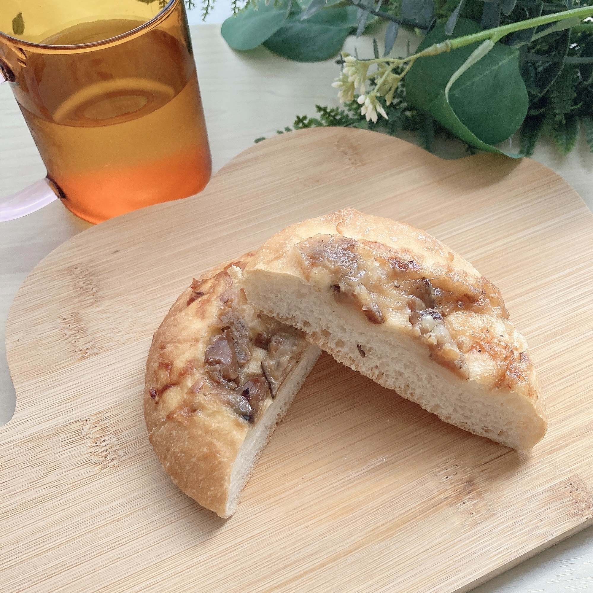 LAWSON（ローソン）のオススメのパン「マックストリュフ香るきのこフォカッチャ」