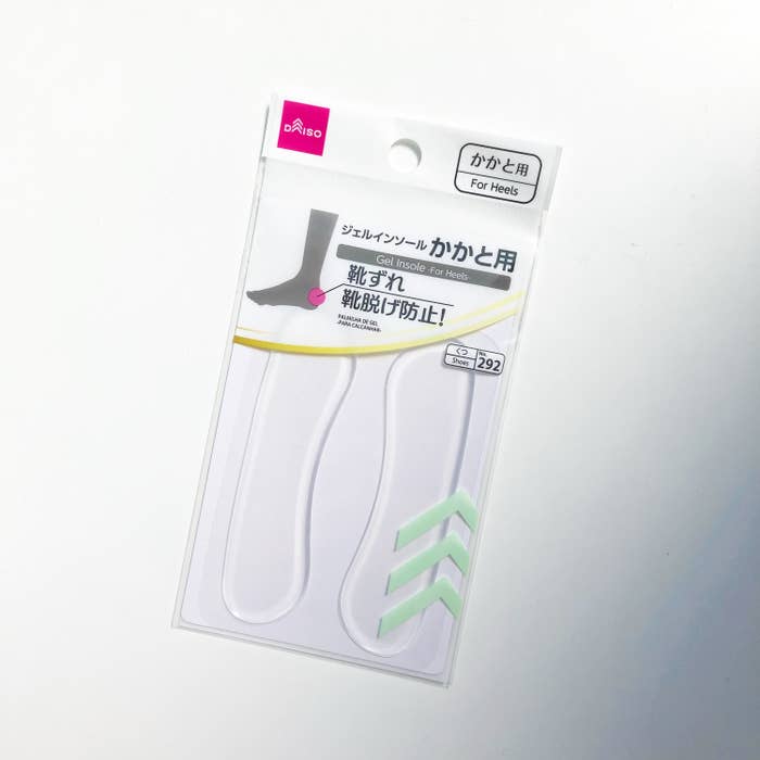 DAISO（ダイソー）の靴ずれ防止シール「ジェルインソール（かかと用）」