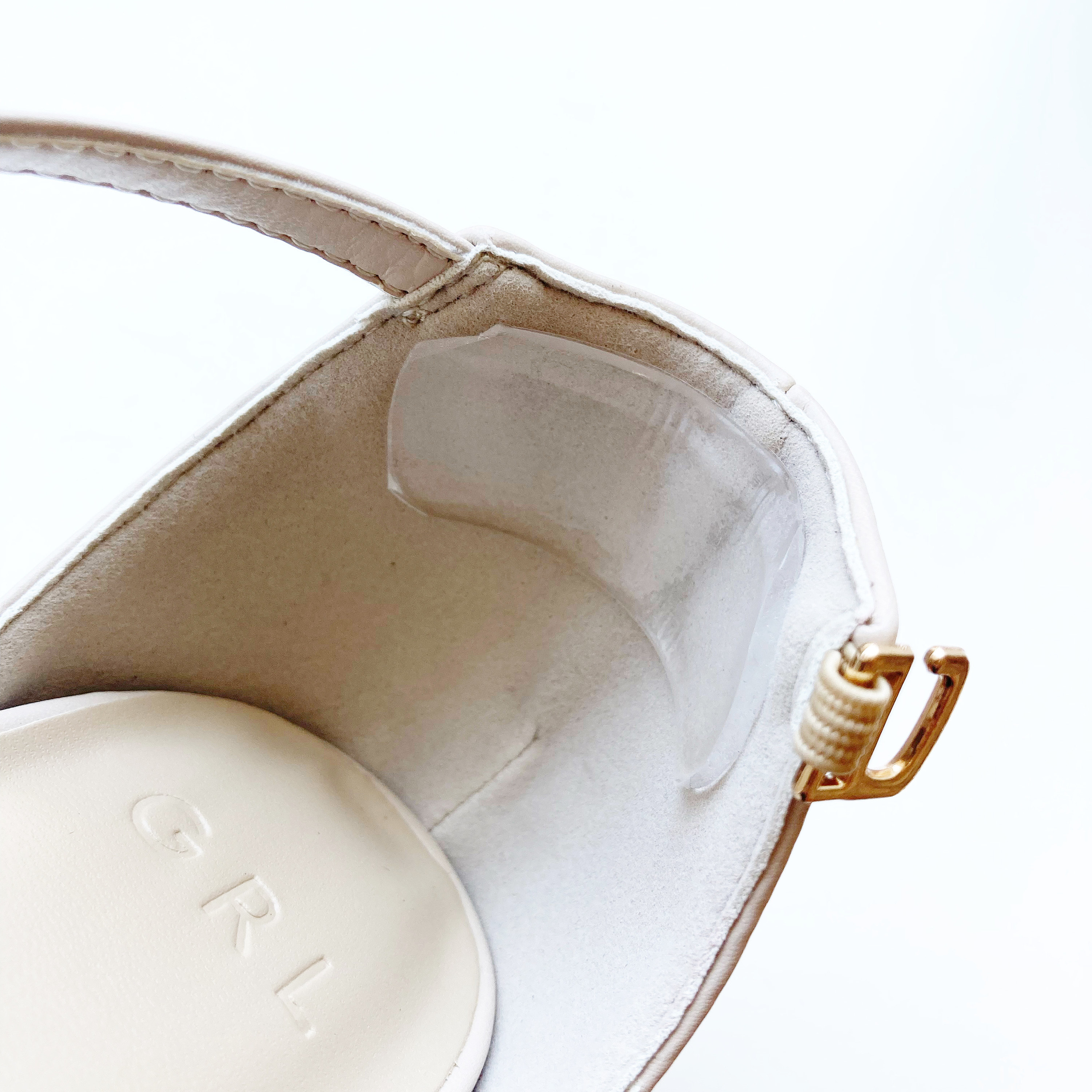 DAISO（ダイソー）の靴ずれ防止シール「ジェルインソール（かかと用）」