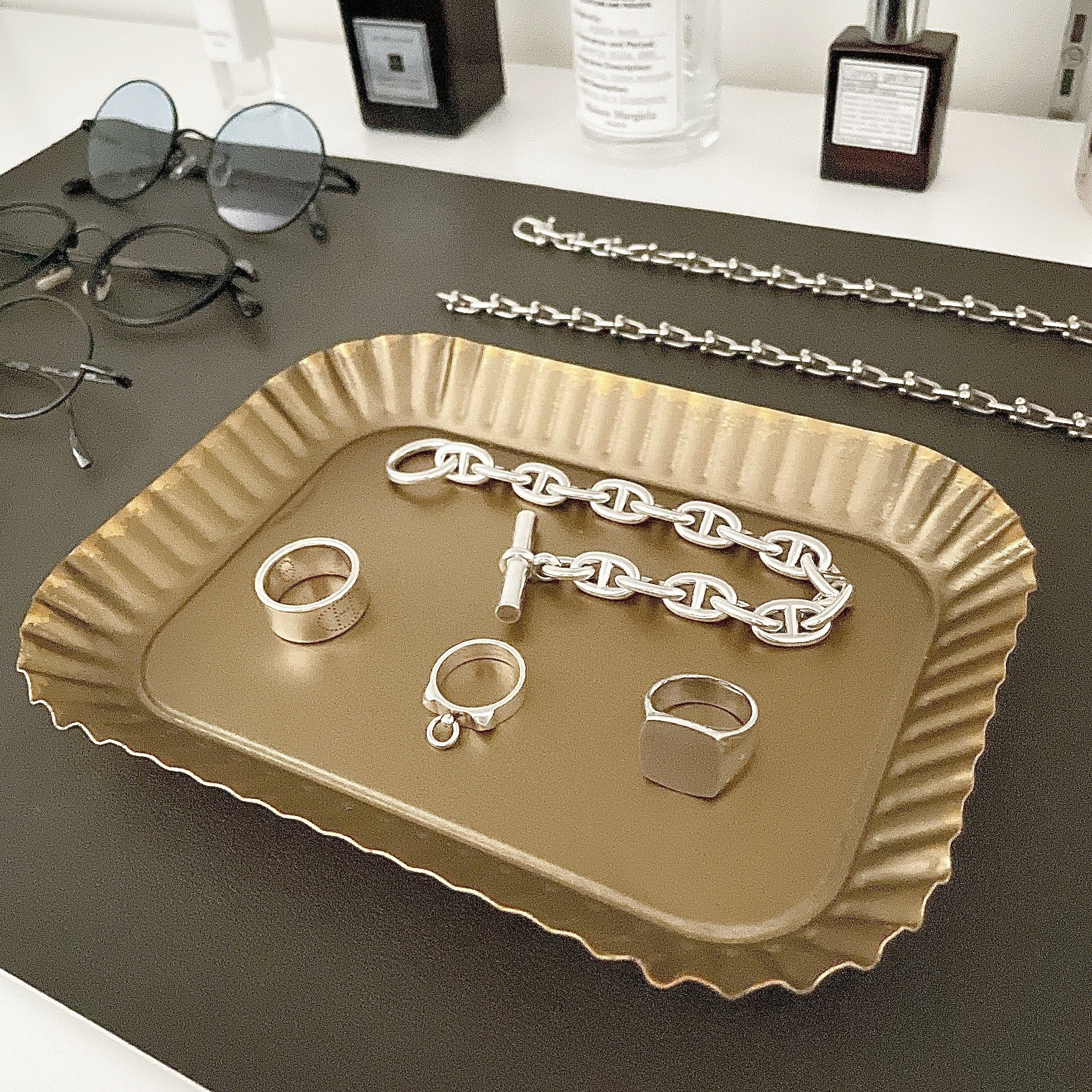 salut!（サリュ）のオススメの収納グッズ「アンティークトレイレクタングル」