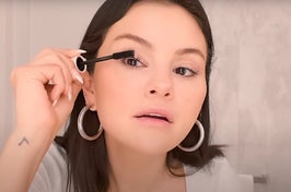 Selena Gomez applying mascara