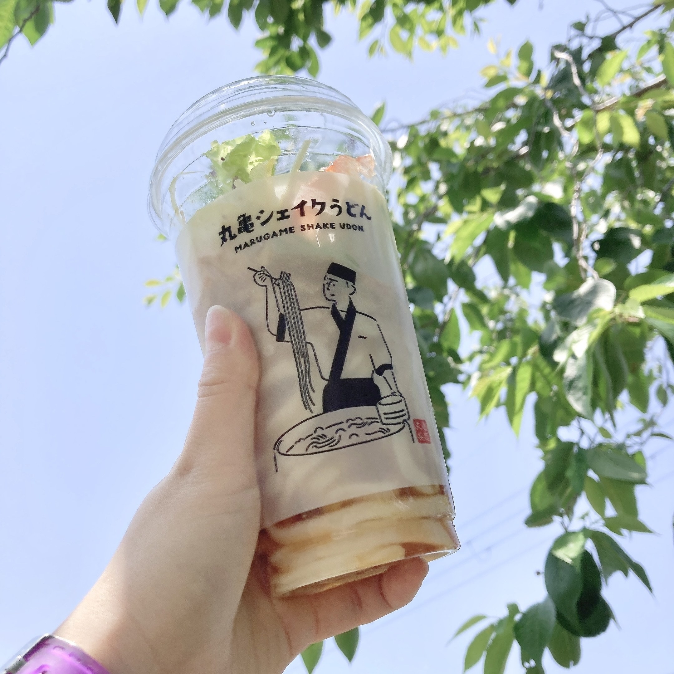 丸亀製麵の期間限定うどん「シェイクうどん ごまだれサラダうどん」