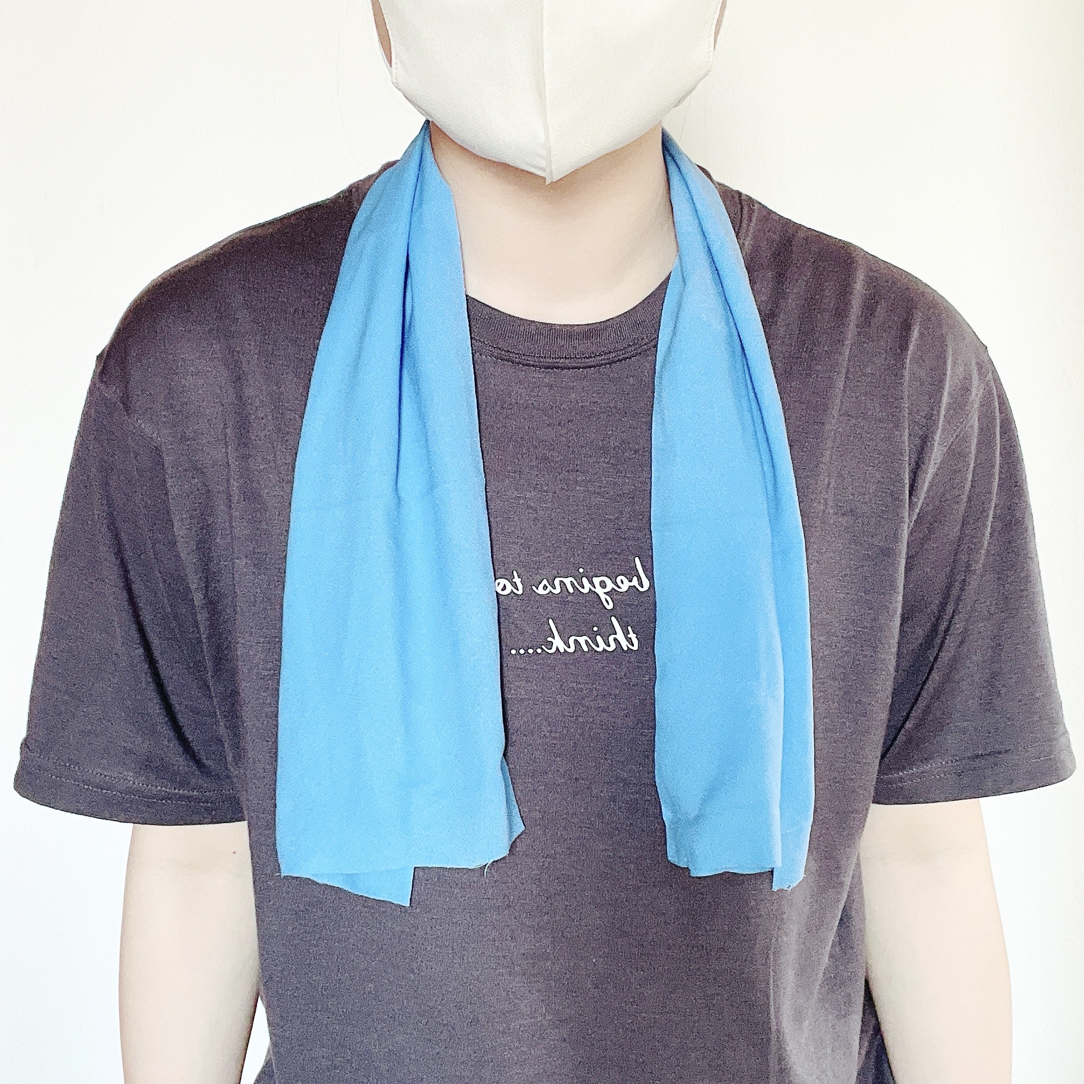 3coinsのおすすめの便利アイテム「ポーチ付きクールタオル」