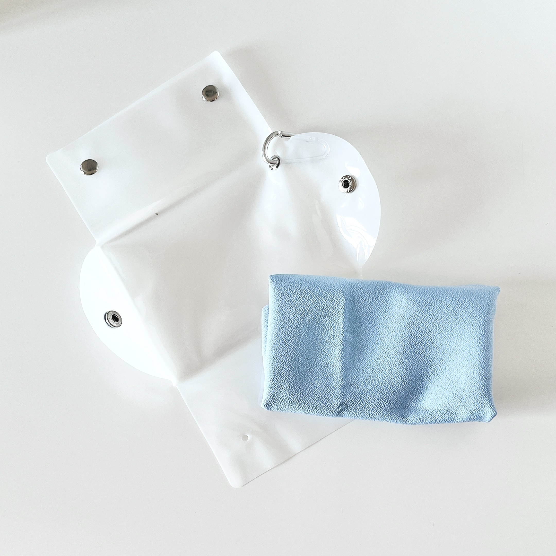 3coinsのおすすめの便利アイテム「ポーチ付きクールタオル」