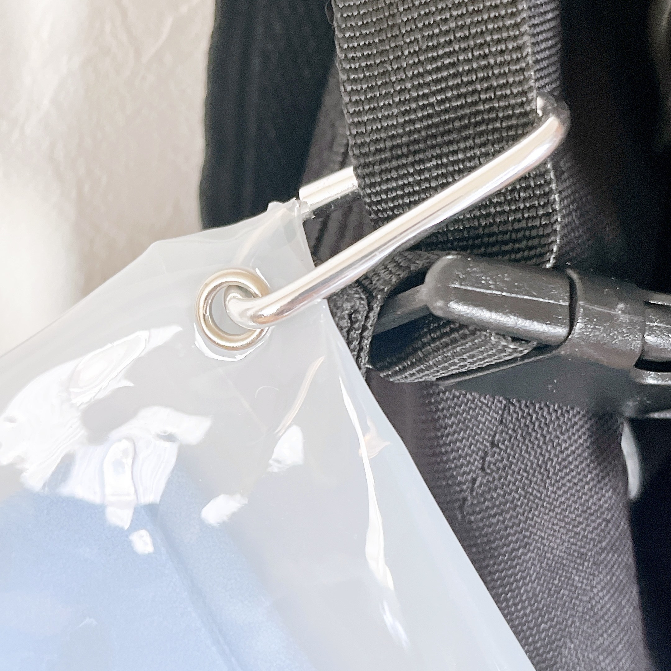 3coinsのおすすめの便利アイテム「ポーチ付きクールタオル」