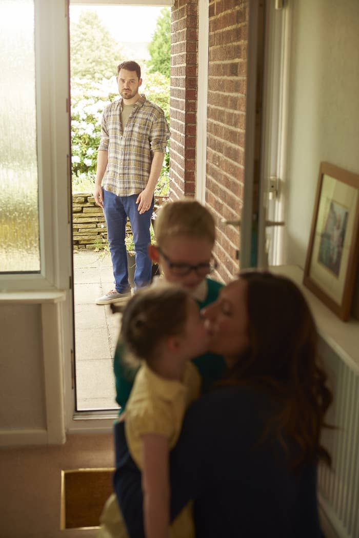 Dad dropping kids off at his ex-wife's house