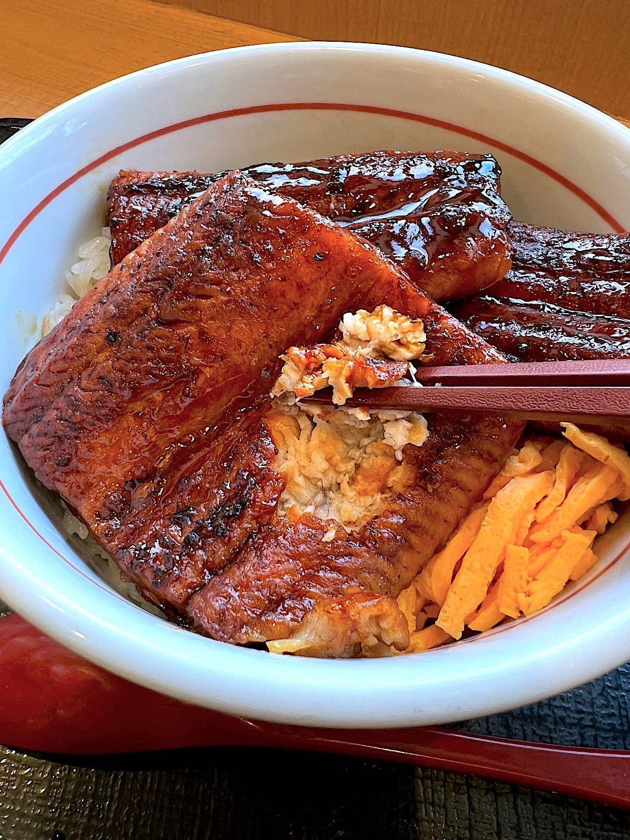 なか卯のおすすめメニュー「うなぎ豪快盛」