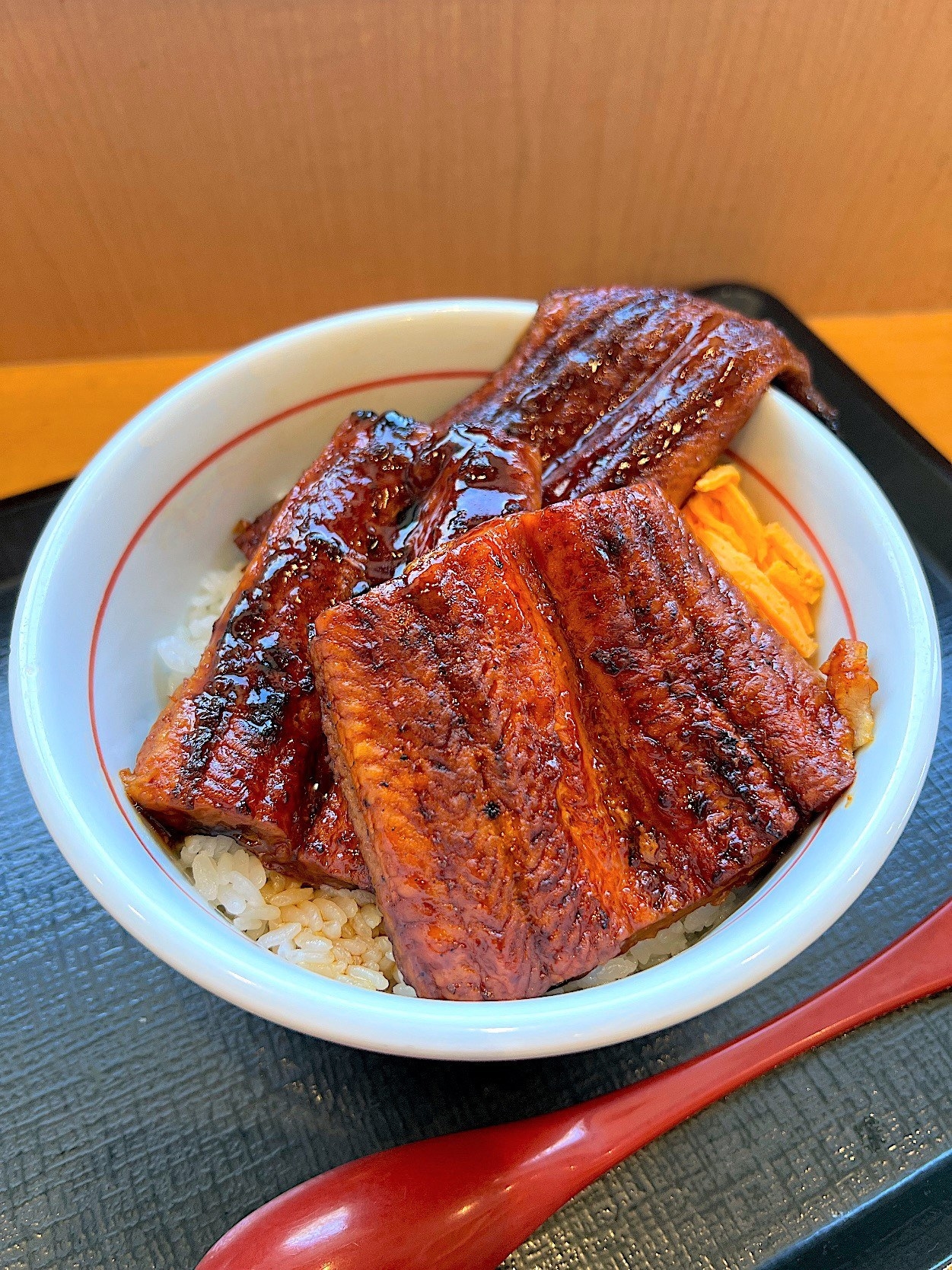 なか卯のおすすめメニュー「うなぎ豪快盛」