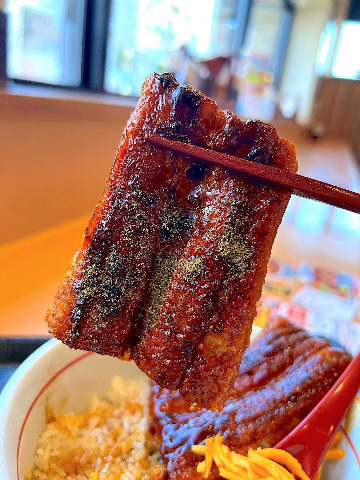 なか卯のおすすめメニュー「うなぎ豪快盛」