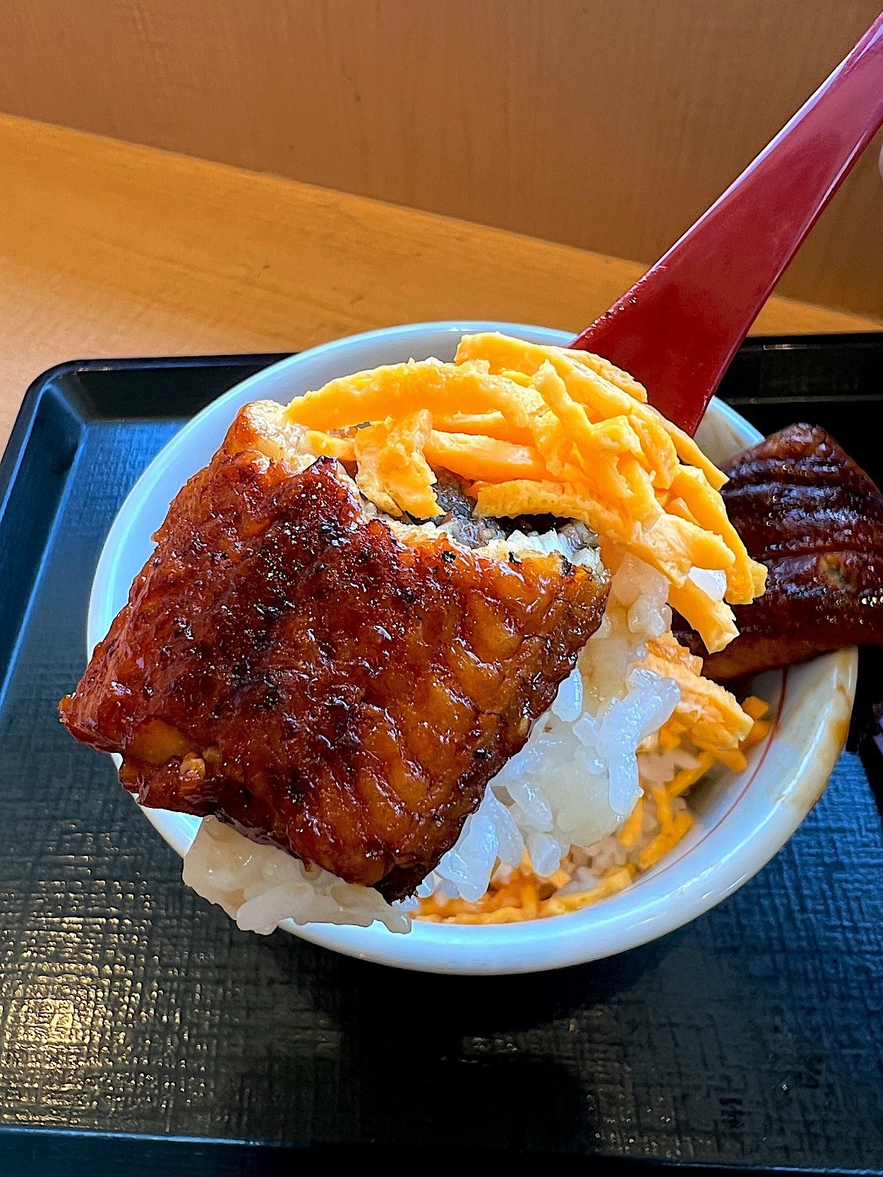 なか卯のおすすめメニュー「うなぎ豪快盛」