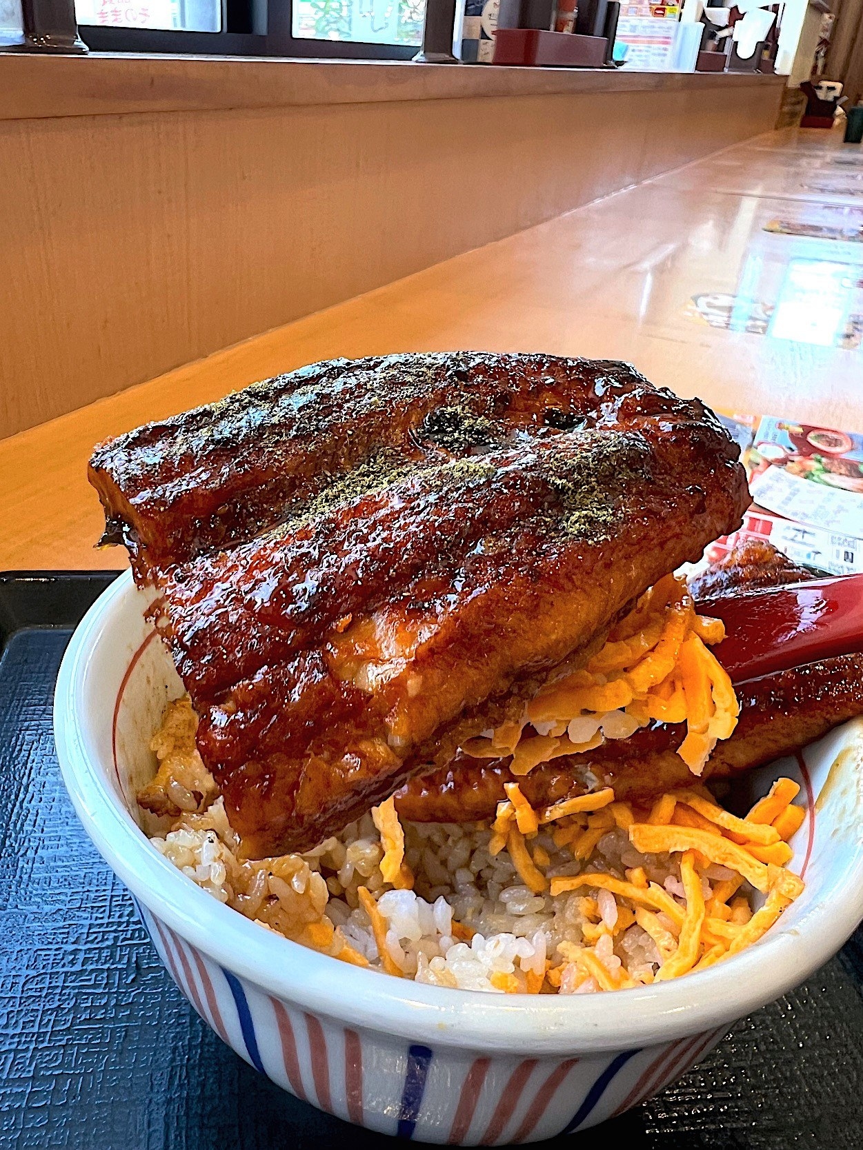 なか卯のおすすめメニュー「うなぎ豪快盛」