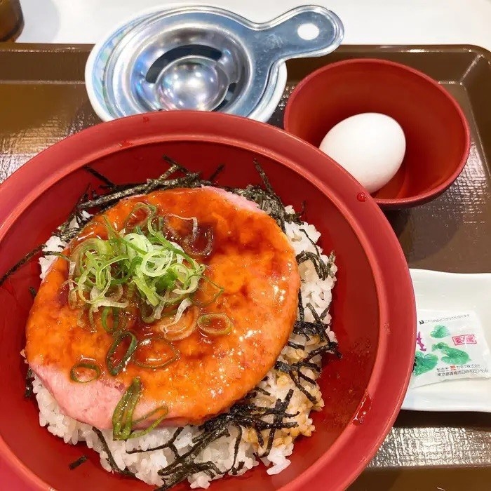 すき家のおすすめメニュー「まぐろユッケ丼」