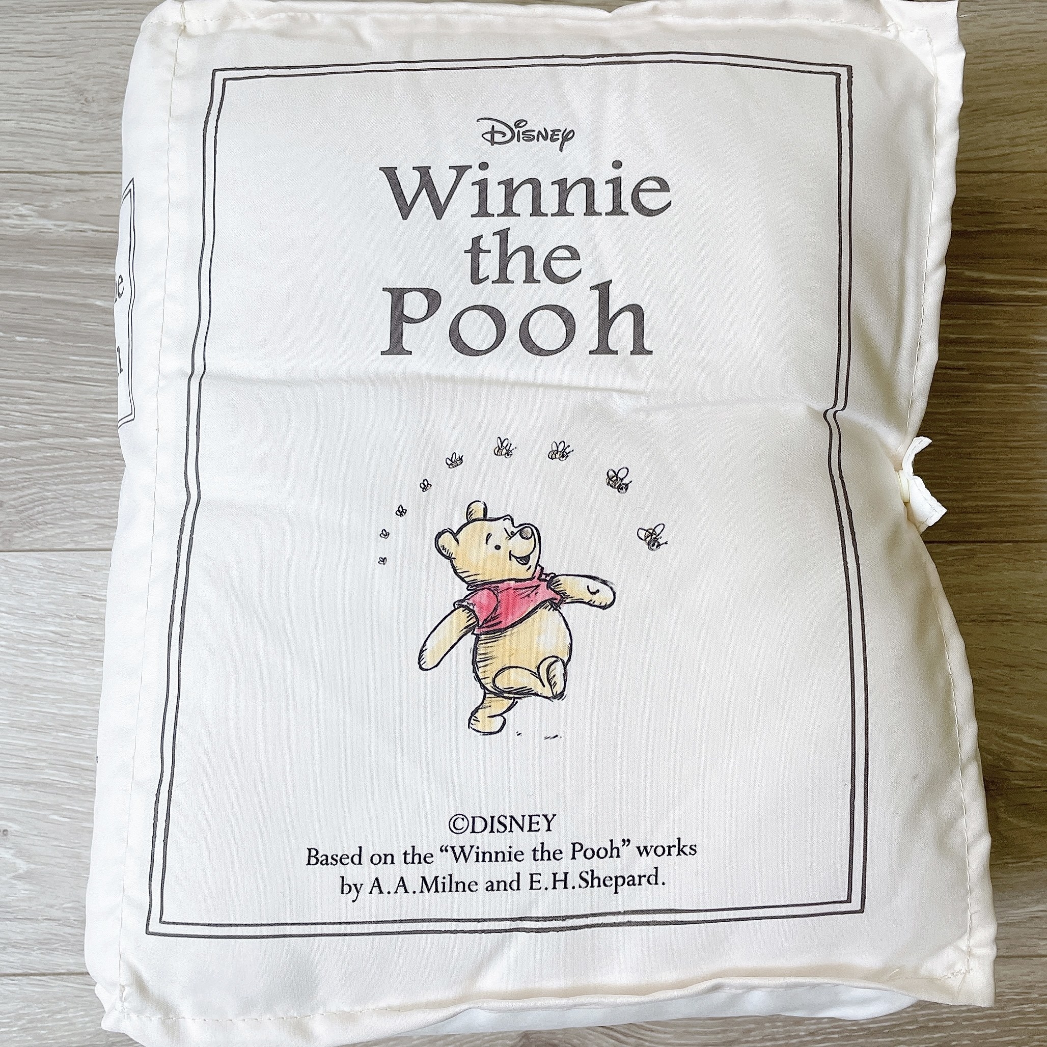 画像・動画】サリュ「【Winnie The Pooh】ブック型クッション」見てる
