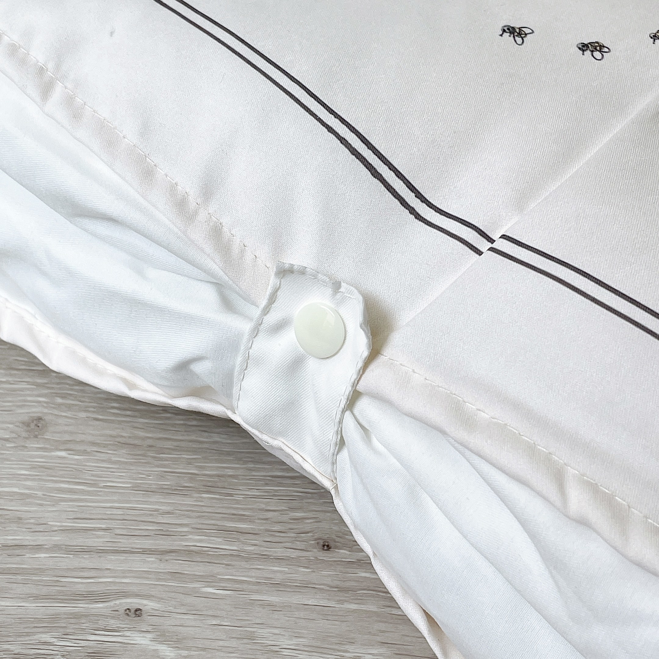 salut!（サリュ）のおすすめのアイテム「【Winnie the Pooh】ブック型クッション」