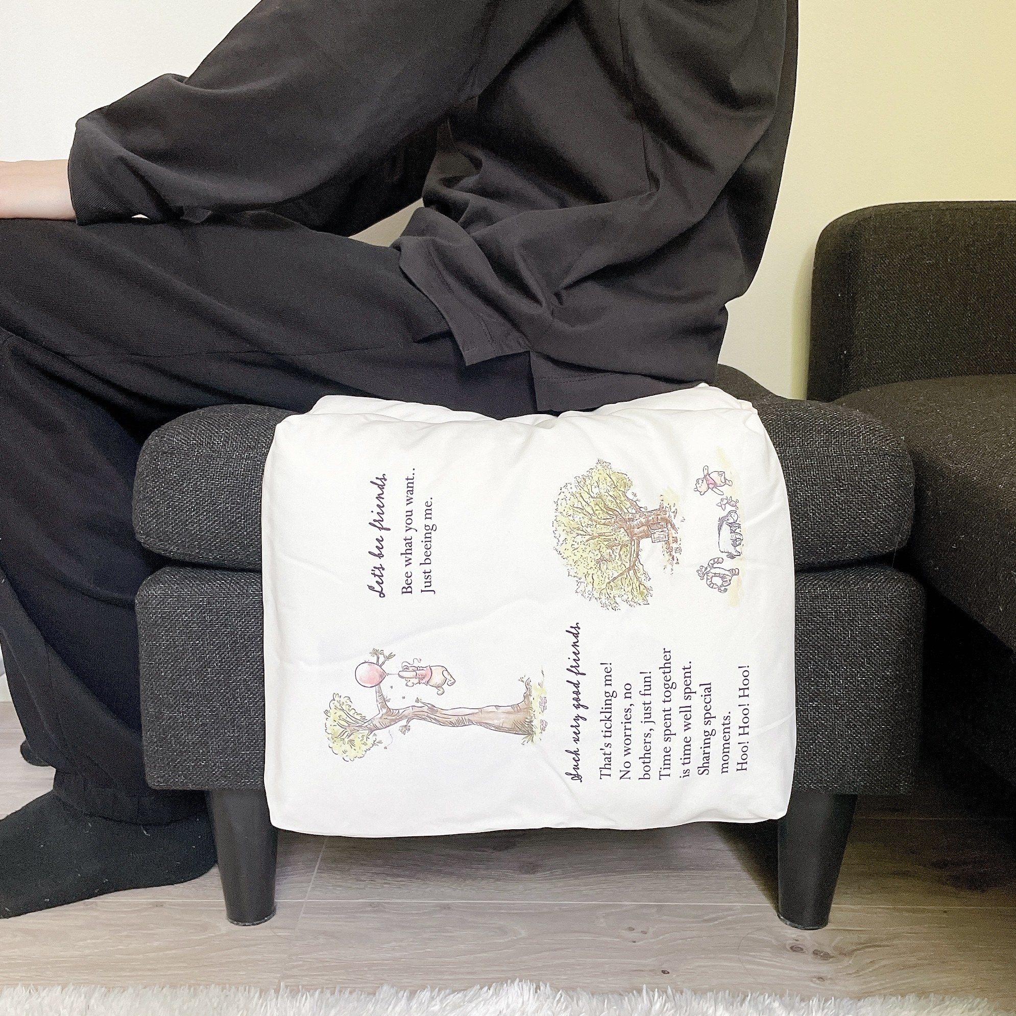 salut!（サリュ）のおすすめのアイテム「【Winnie the Pooh】ブック型クッション」