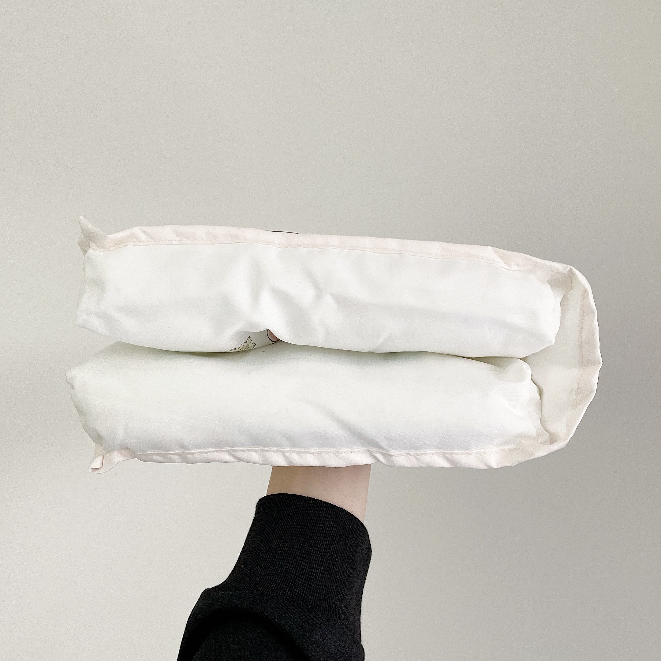 salut!（サリュ）のおすすめのアイテム「【Winnie the Pooh】ブック型クッション」