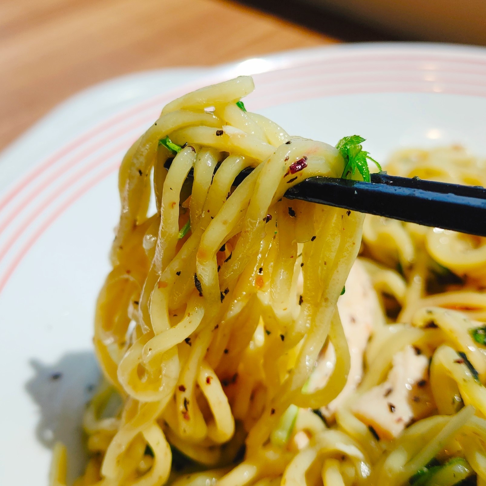 リンガーハットのおすすめ期間限定メニュー「梅肉と鶏むね肉の冷やしまぜめん」
