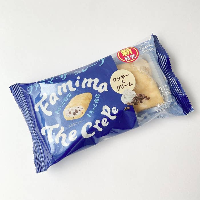 FamilyMart（ファミリーマート）のオススメのスイーツ「ファミマ・ザ・クレープ クッキー＆クリーム」