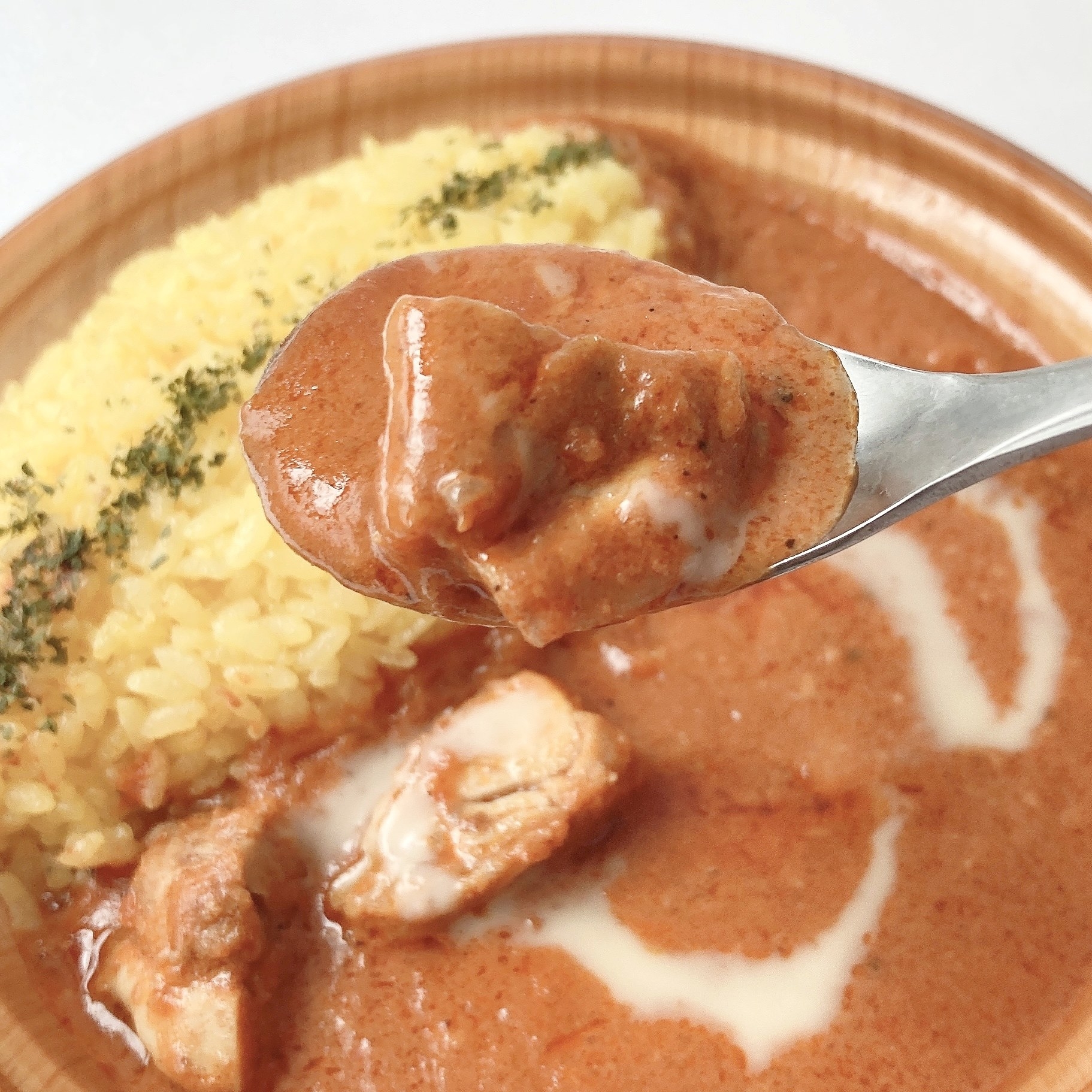 FamilyMart(ファミリーマート)のオススメのカレー「カッチャルバッチャル監修 バターチキンカレー」