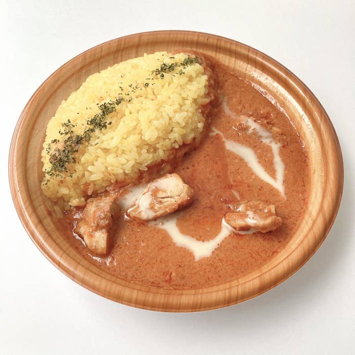 FamilyMart(ファミリーマート)のオススメのカレー「カッチャルバッチャル監修 バターチキンカレー」